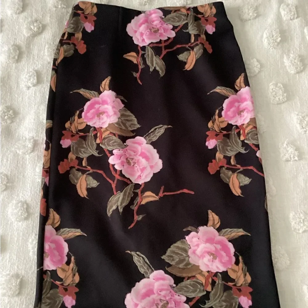 Philosophy pencil skirt XS stretch pastel floral pink, black